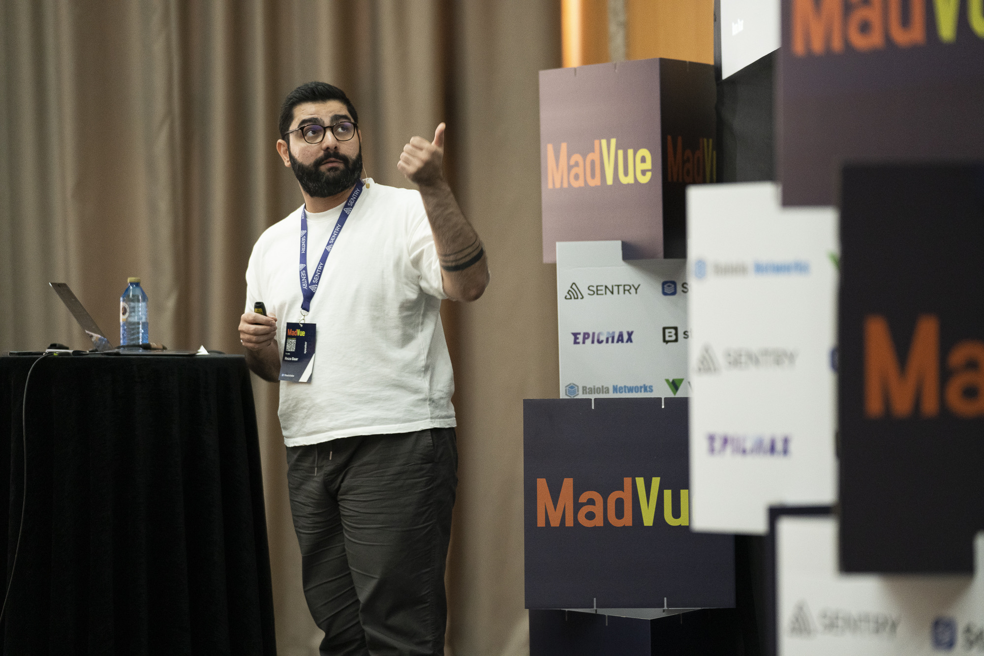 Reza Baar Picture of Reza at stage